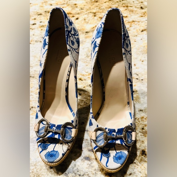 Gucci White/Blue Floral Print Canvas
Horsebit Peep Toe Platform Size 38. - Picture 1 of 5